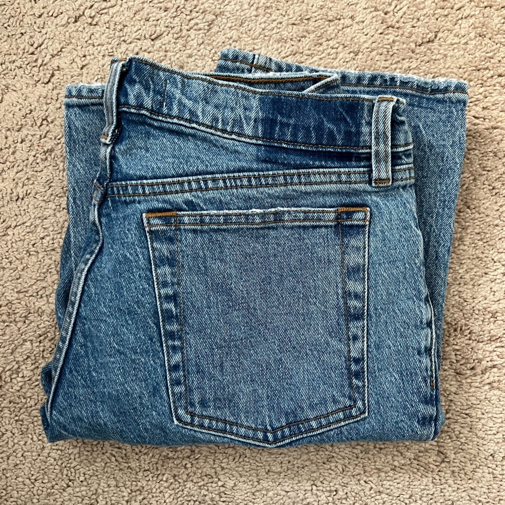 Abercrombie & Fitch • The Straight, Mid Rise, Short